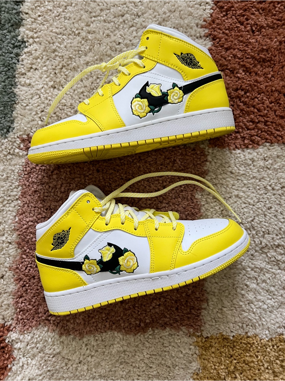 Air Jordan 1 mid yellow dynamic rose size GS 7Y